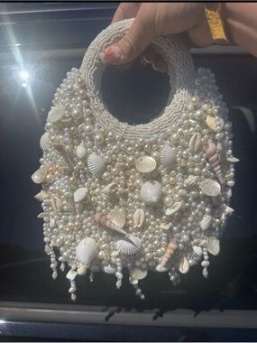 Pearl & Shell Embellished White Handheld Bag